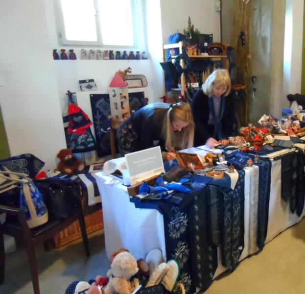 Blaudruckerei Folprecht Stand bei Schloss Wackerbarth Advents Weihnachtsmarkt