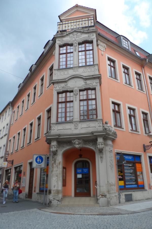 Interessant gestaltetes Eckhaus